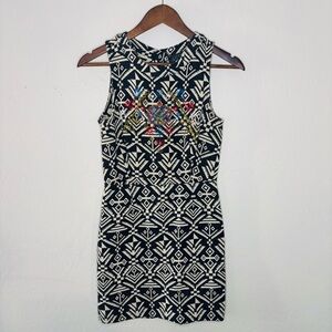 Embroidered‎ Black and White Sleeveless Dress